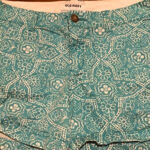 Old Navy women’s shorts size 6.